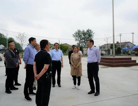蘇鹽集團(tuán)黨委書記、董事長章朝陽一行赴濱?？h考察調(diào)研