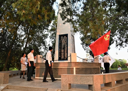 蘇鹽集團開展“傳承紅色基因 學(xué)習(xí)守島精神”主題黨日活動 蘇鹽集團開展“傳承紅色基因 學(xué)習(xí)守島精神”主題黨日活動