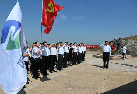 蘇鹽集團開展“傳承紅色基因 學(xué)習(xí)守島精神”主題黨日活動 蘇鹽集團開展“傳承紅色基因 學(xué)習(xí)守島精神”主題黨日活動