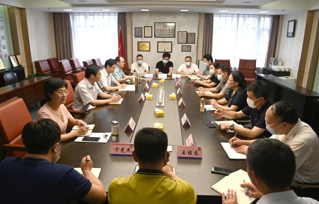 “賽場選馬”激活一池春水 “選賢任能”迸發(fā)干事激情——蘇鹽集團(tuán)黨委深化改革全面推行干部公開選任機(jī)制