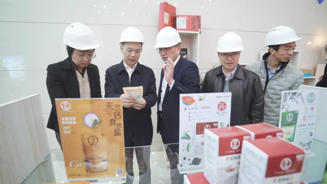 省國(guó)資委黨委黨史學(xué)習(xí)教育第三指導(dǎo)組蒞臨蘇鹽集團(tuán)調(diào)研指導(dǎo)工作 省國(guó)資委黨委黨史學(xué)習(xí)教育第三指導(dǎo)組蒞臨蘇鹽集團(tuán)調(diào)研指導(dǎo)工作