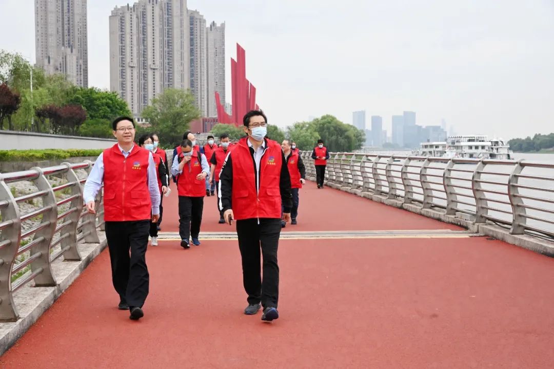 蘇鹽集團(tuán)舉辦慶“五?一”健步走,代“鹽”健康生活團(tuán)建活動(dòng) 蘇鹽集團(tuán)舉辦慶“五?一”健步走,代“鹽”健康生活團(tuán)建活動(dòng)