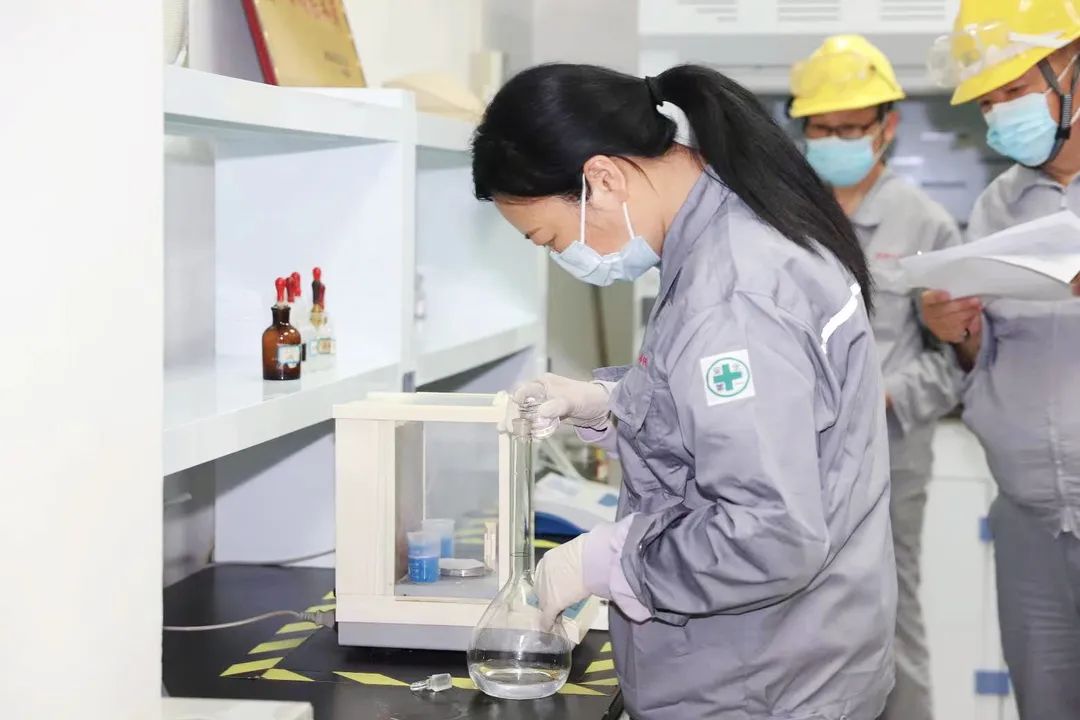 大干紅五月丨鹽海化工公司:奮力拼搏創(chuàng)佳績 捷報頻傳奏凱歌 大干紅五月丨鹽?;す荆簥^力拼搏創(chuàng)佳績 捷報頻傳奏凱歌