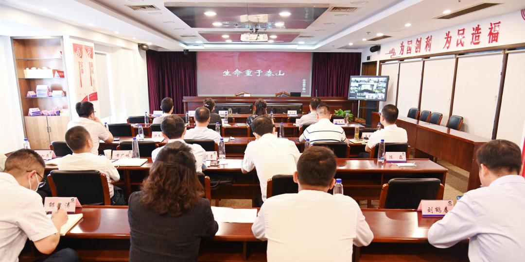 蘇鹽集團黨委召開理論學習中心組安全生產(chǎn)專題學習會暨“安全生產(chǎn)月”動員部署會 蘇鹽集團黨委召開理論學習中心組安全生產(chǎn)專題學習會暨“安全生產(chǎn)月”動員部署會