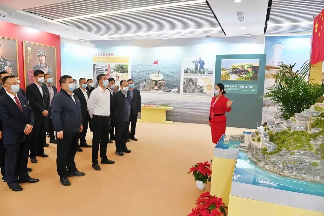 致敬奮斗者 奮進(jìn)新征程 蘇鹽集團(tuán)組織參觀“新時代江蘇重大先進(jìn)典型主題影像展” 致敬奮斗者 奮進(jìn)新征程 蘇鹽集團(tuán)組織參觀“新時代江蘇重大先進(jìn)典型主題影像展”