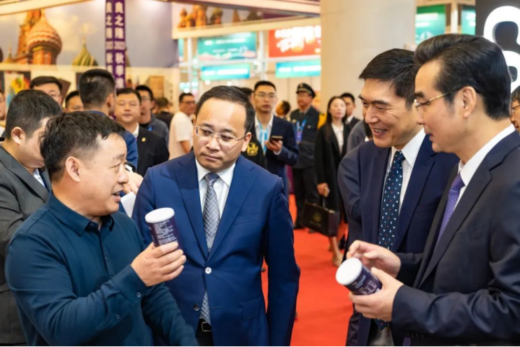 “淮鹽”精彩亮相第六屆中國(guó)(淮安)國(guó)際食品博覽會(huì)、金秋經(jīng)貿(mào)洽談會(huì) “淮鹽”精彩亮相第六屆中國(guó)(淮安)國(guó)際食品博覽會(huì)、金秋經(jīng)貿(mào)洽談會(huì)